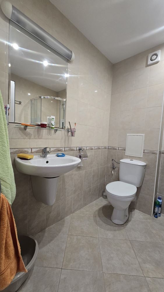 Dvoupokojový apartmán s výhledem na bazén v Svatém Vlasu – jen pár metrů od moře