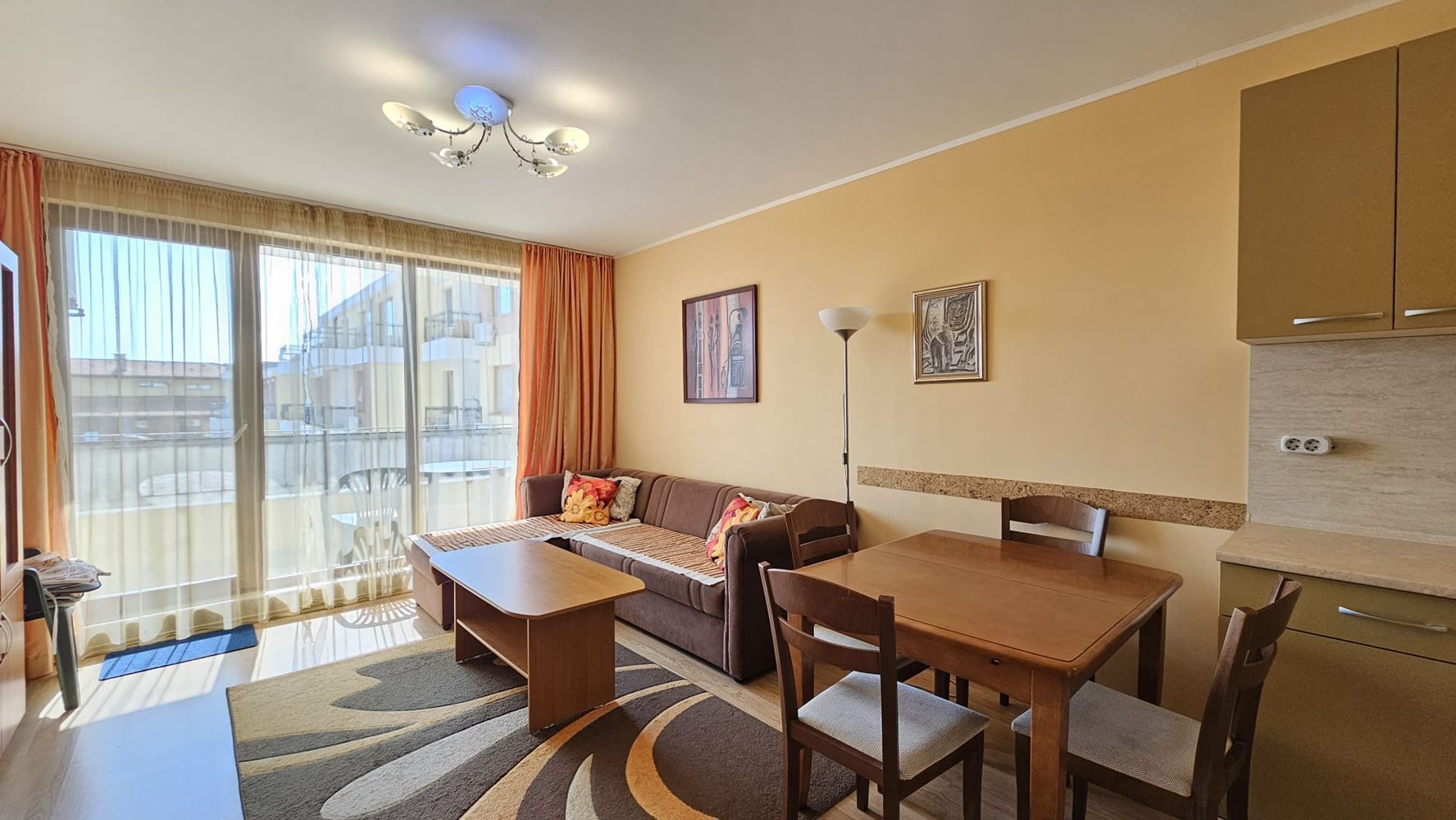 Prostorný apartmán se dvěma ložnicemi na první linii u moře se soukromou pláží ve Sveti Vlas