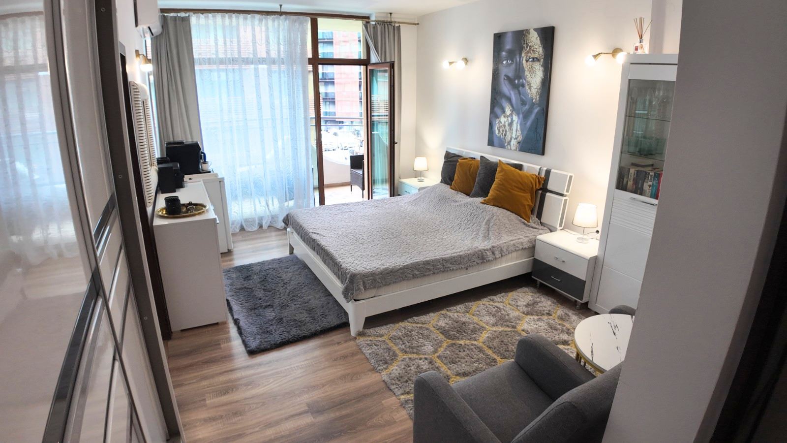 Stylový apartmán s jednou ložnicí v komplexu s bazény a vynikajícím vybavením