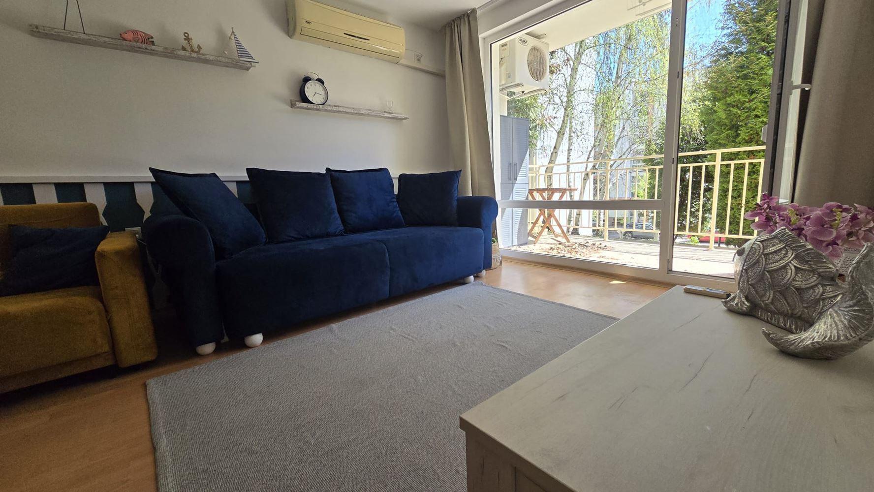 Stylový apartmán s jednou ložnicí v elitním komplexu ve Sveti Vlas – komfort, klid a celoroční pohodlí