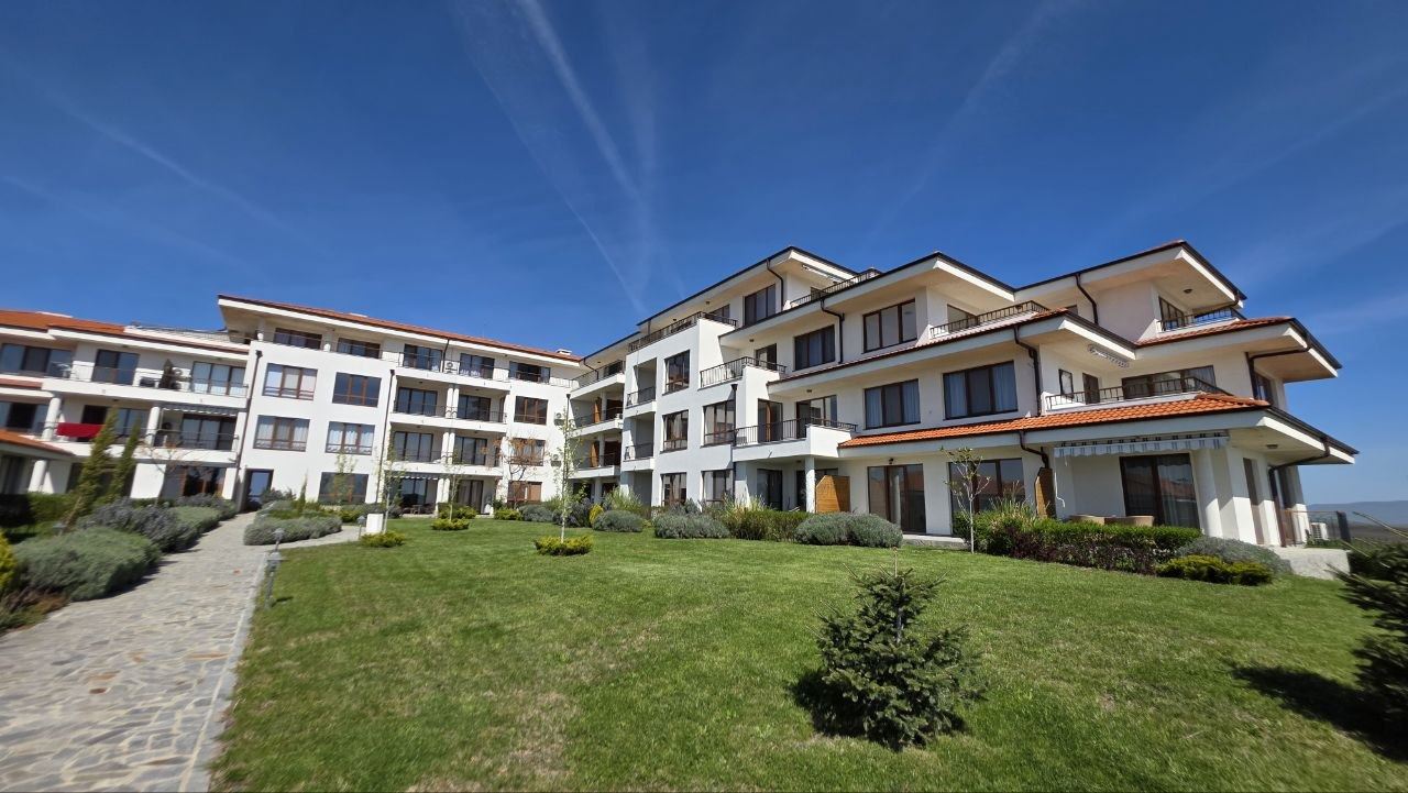 Prostorný apartmán s výhledem na moře v Acheloji – klid, zeleň a luxusní vybavení