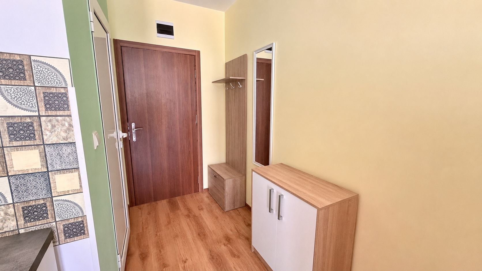 Apartmán s jednou ložnicí v Sunny Beach – klid, zeleň a komfort v srdci letoviska
