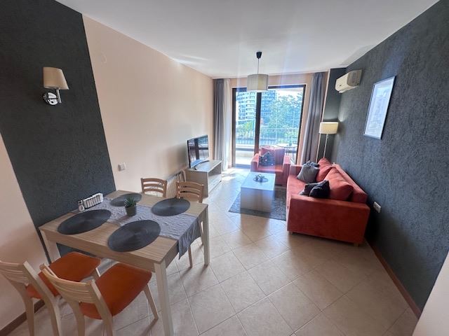 Funkční dispozice a útulná atmosféra – luxusní dvoupokojový byt v prestižním komplexu ve Slunečném pobřeží   