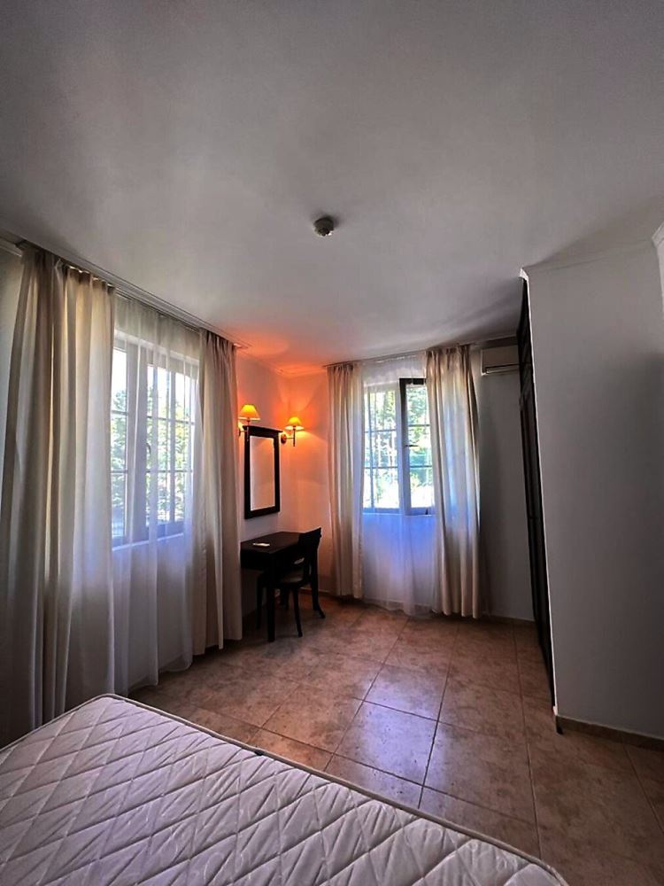 Apartmán s jednou ložnicí v první linii u moře v Obzoru – pohodlí u moře, SPA služby a klid uprostřed zeleně