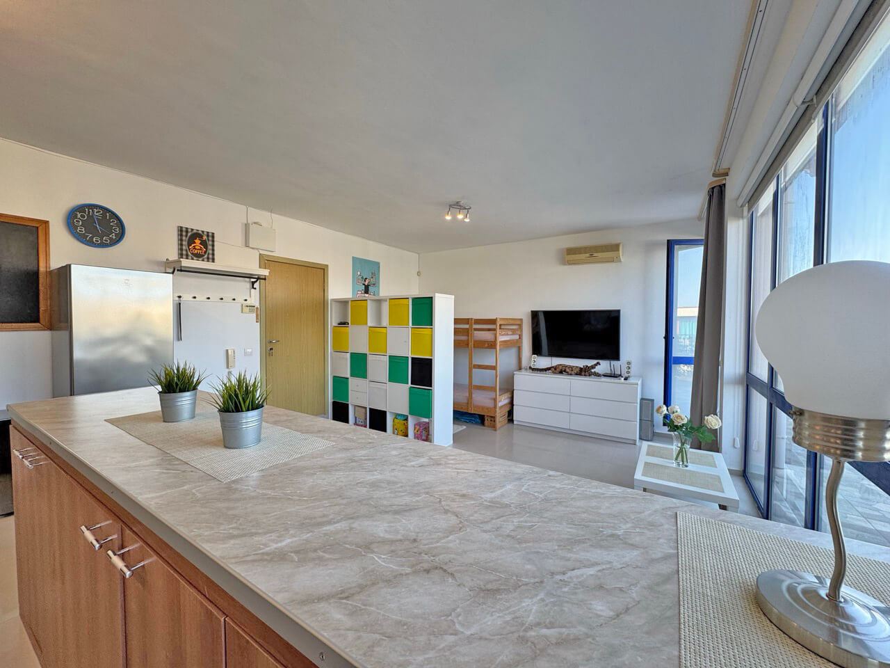 Luxusní penthouse na Slunečném pobřeží s působivou panoramatickou terasou a skvělou lokalitou