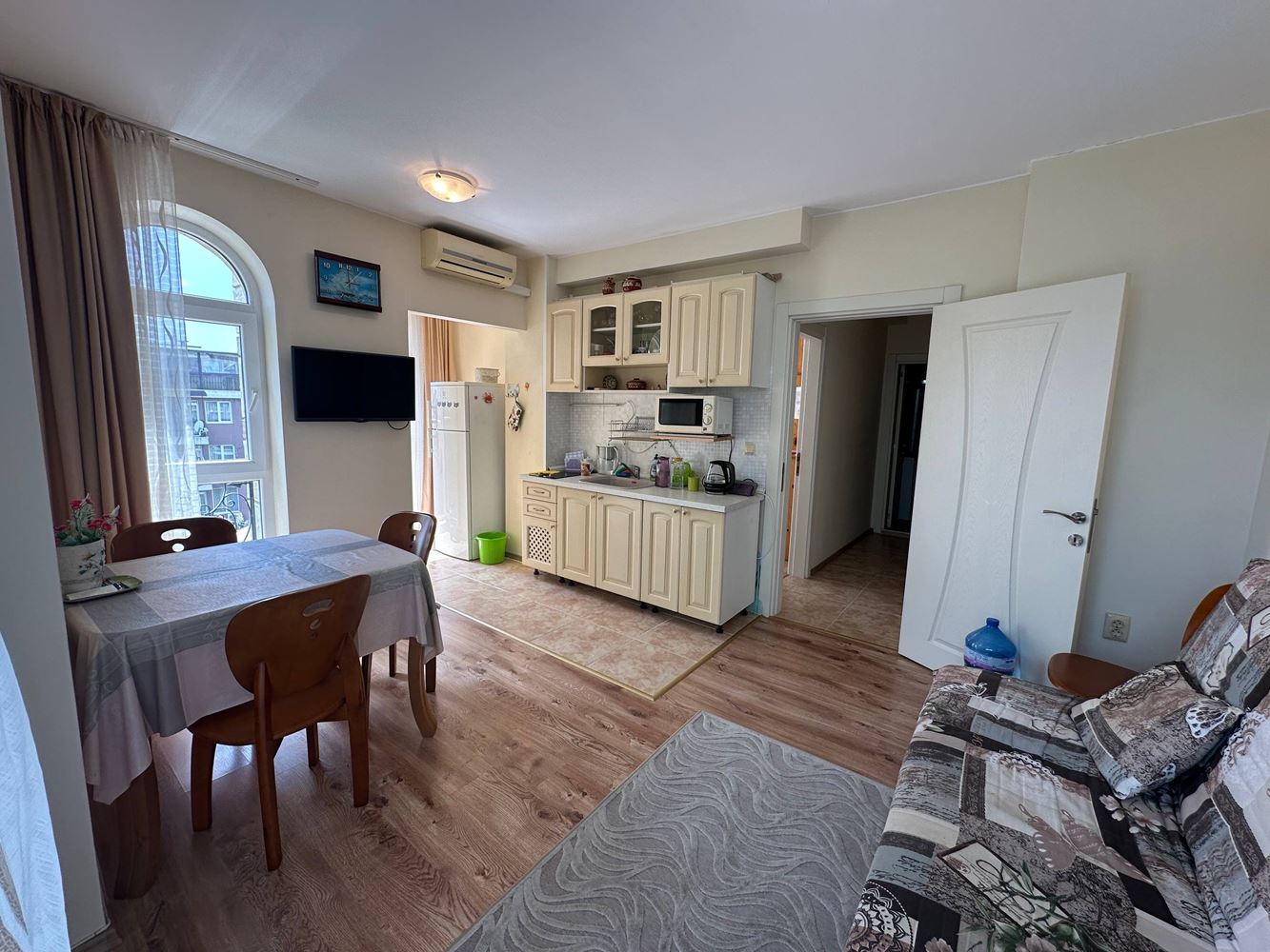 Apartmán s jednou ložnicí a jižní orientací v Ravdě – připravený k užívání