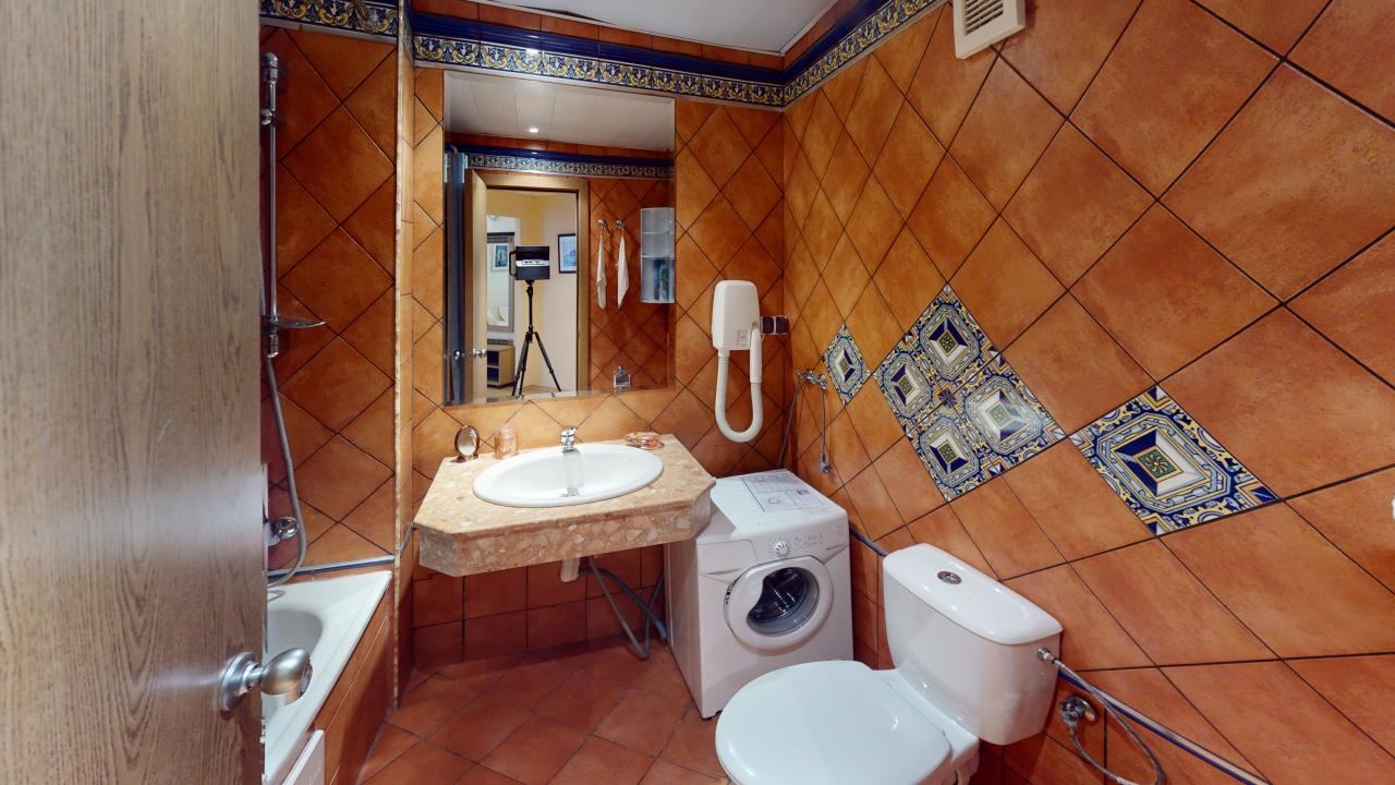 Panoramatický prostorný byt s jednou ložnicí na první linii moře v Elenite