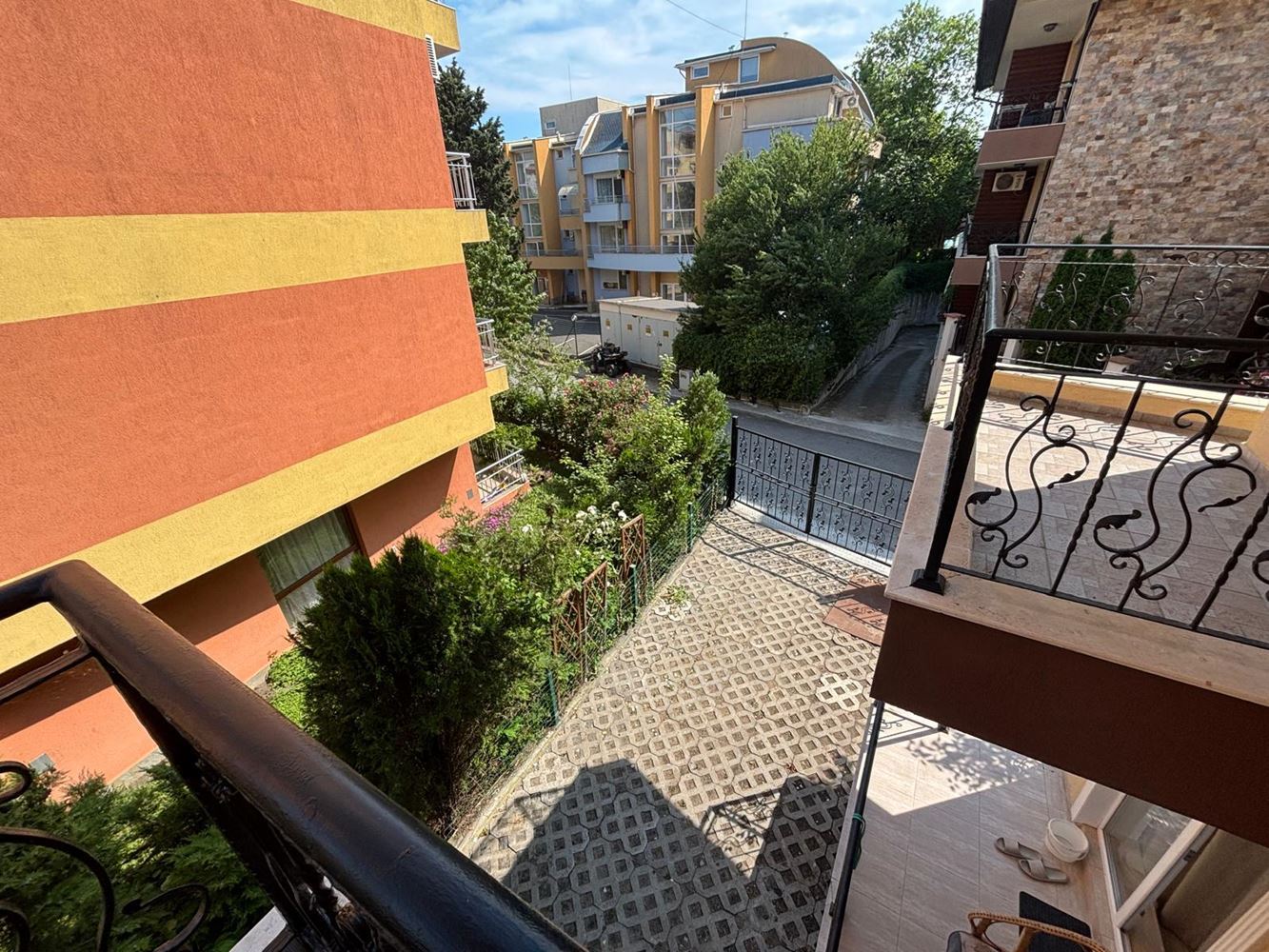 Dvouizbový apartmán v klidné ulici v Ravdě – jen pár kroků od moře