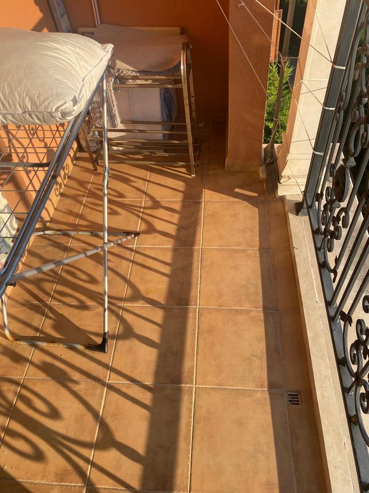 Krásný apartmán s jednou ložnicí v Ravdě s bazény a výborným vybavením – ideální pro dovolenou i investici