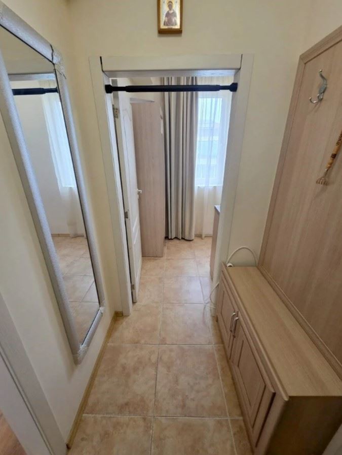 Prostorný apartmán s jednou ložnicí v klidném komplexu u moře v Ravdě