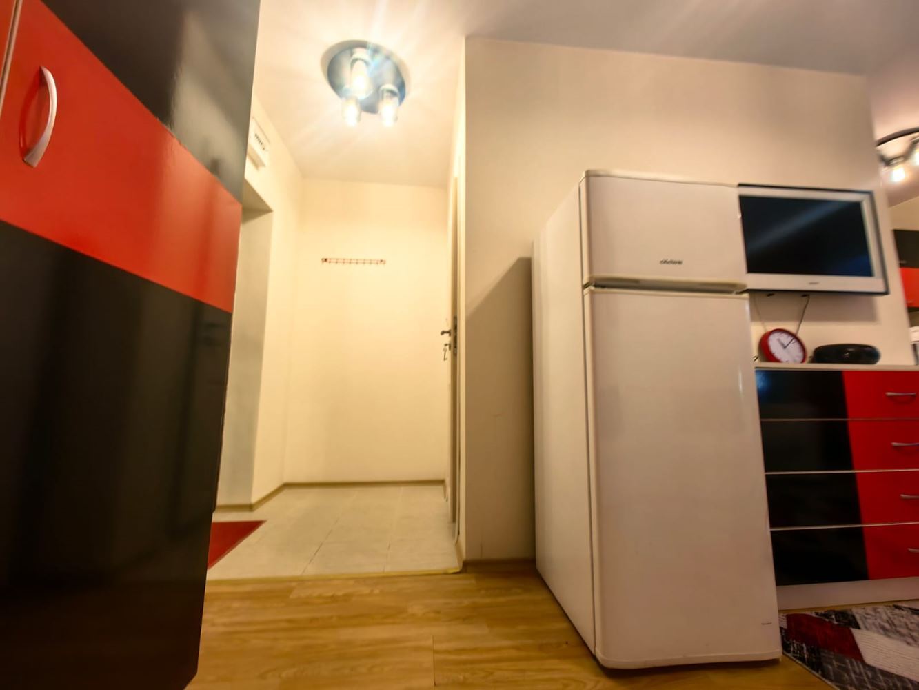 Luxusní nabídka v Ravdě – studio se skvělou polohou a komfortem v uzavřeném komplexu s bazénem