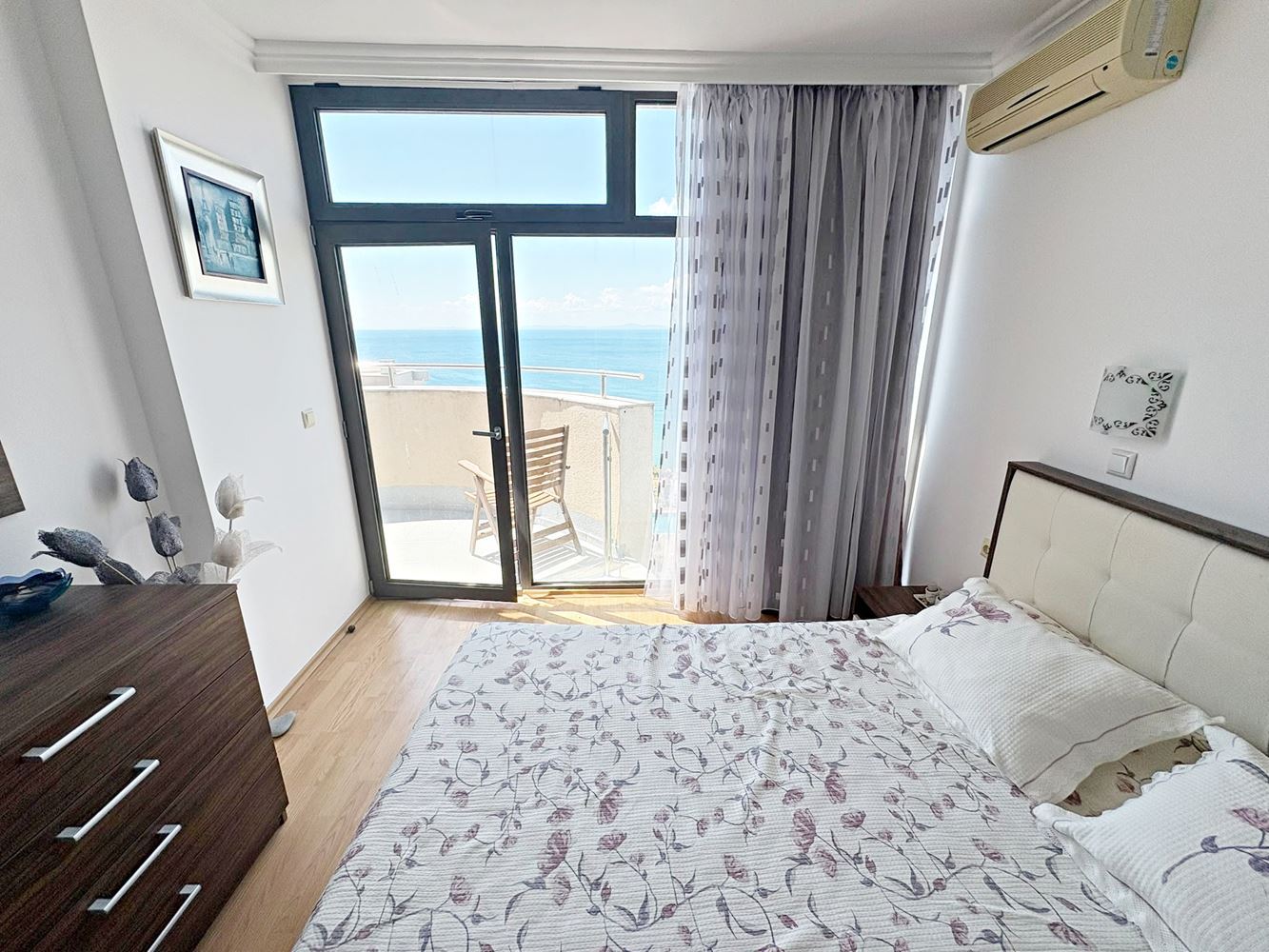 Luxusní apartmán s jednou ložnicí s panoramatickým výhledem na moře v první linii ve Sveti Vlas