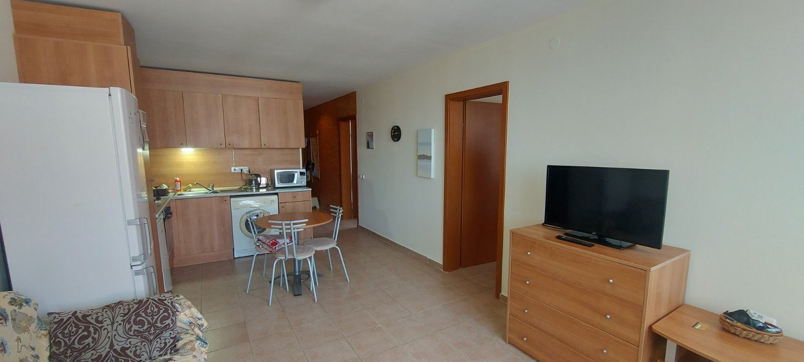Prostorný apartmán se dvěma ložnicemi a výhledem na moře v první linii u moře – připraven k nastěhování