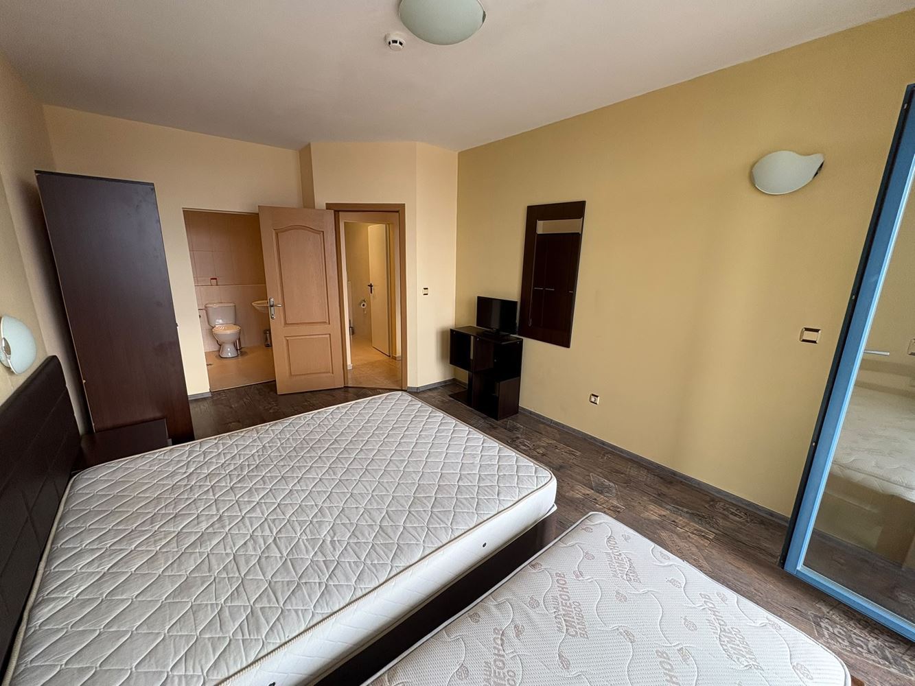 Apartmán se dvěma ložnicemi ve Slunečném pobřeží – prostornost, vybavení a zábava v rekreačním komplexu