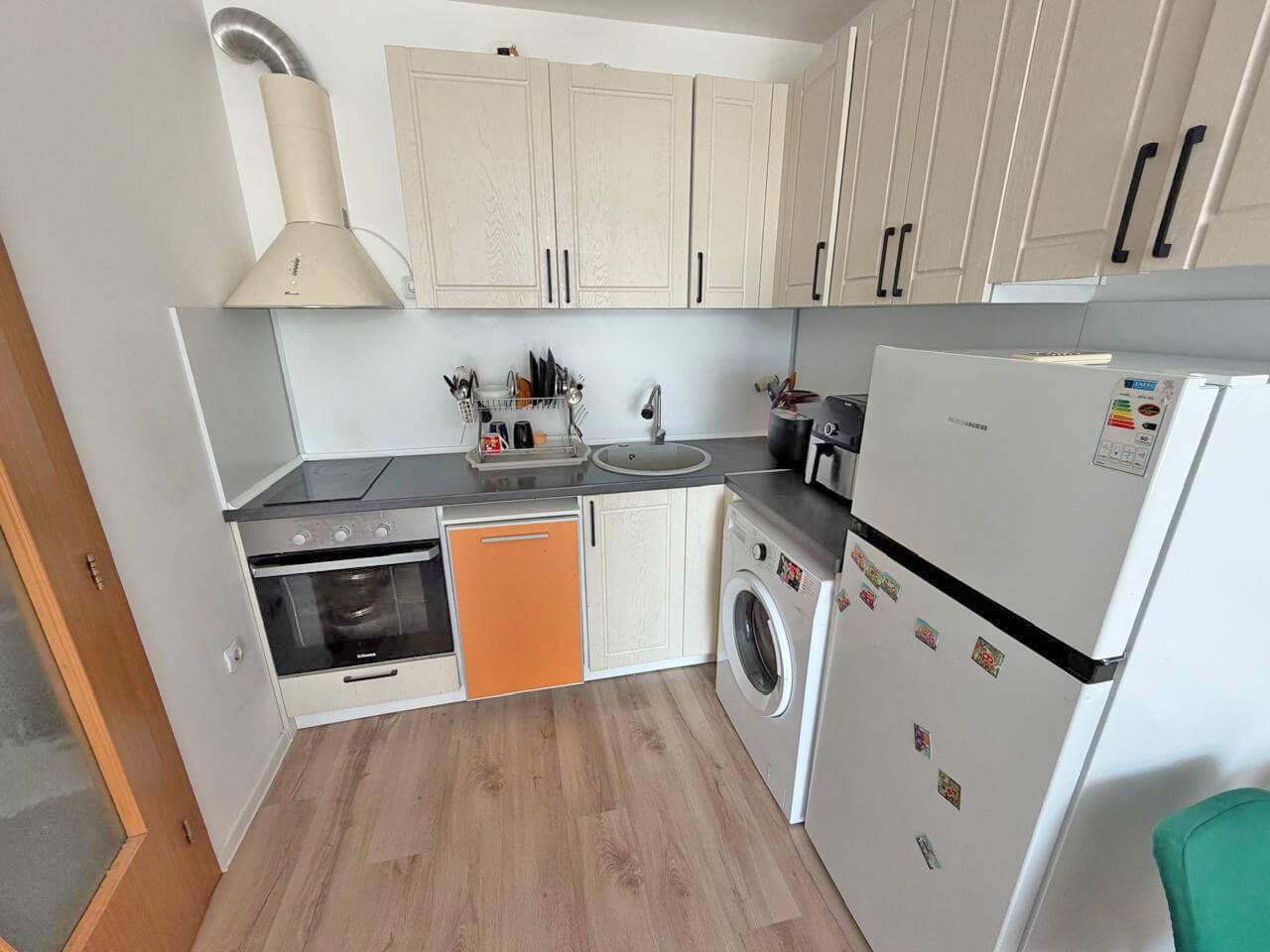 Apartmán s jednou ložnicí v moderním komplexu na Slunečném pobřeží – komfort, klid a skvělá investice