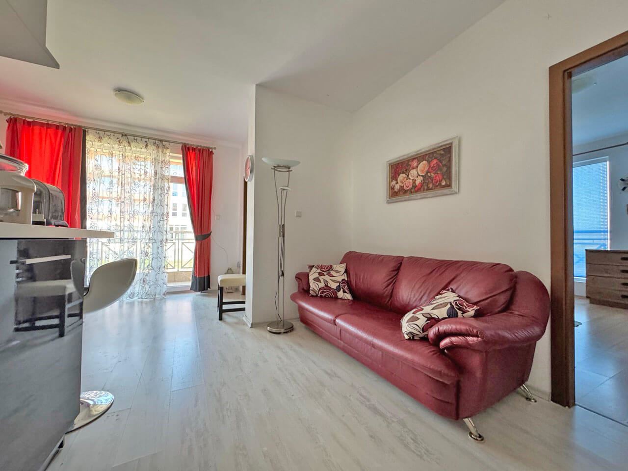 Třípokojový byt v komplexu s dobře organizovaným prostředím a útulnou atmosférou