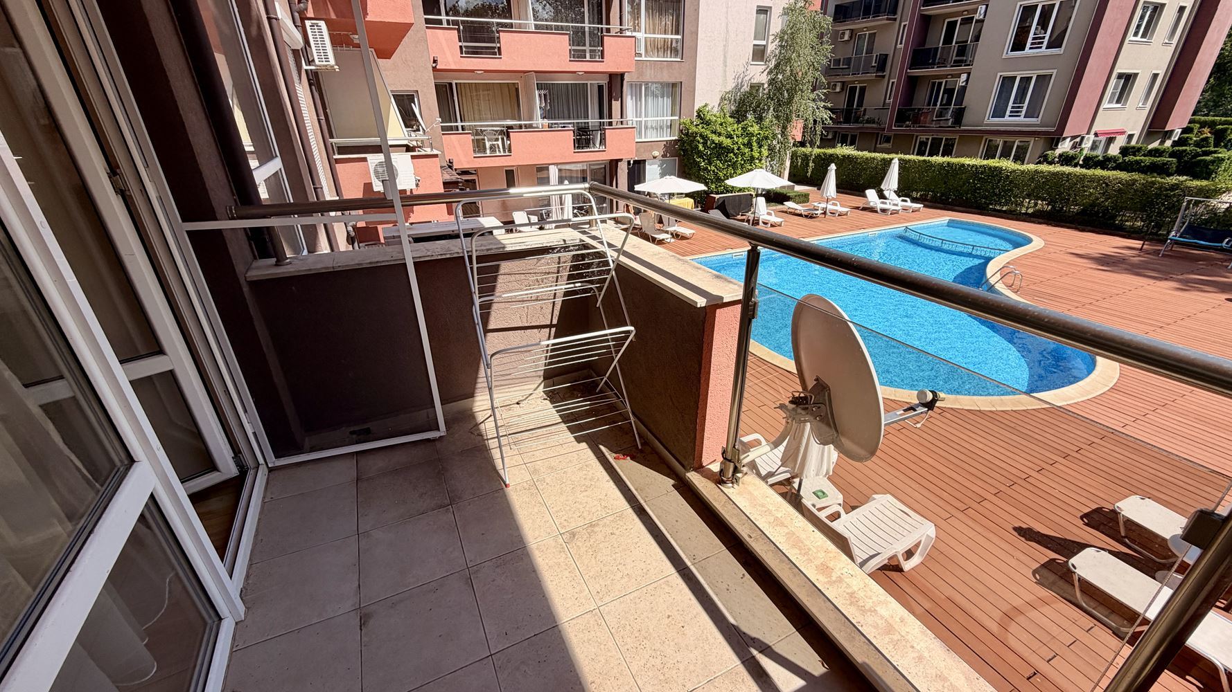 Slunečné pobřeží: apartmán s jednou ložnicí 300 metrů od pláže – komfort, kvalita a skvělá investice
