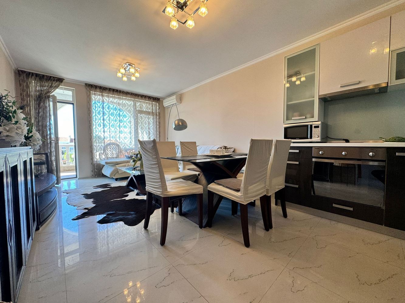 Stylový dvoupokojový apartmán v elitním komplexu v srdci Sveti Vlas