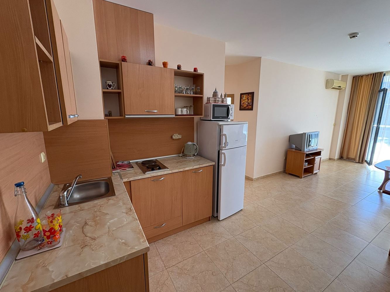 Apartmán s jednou ložnicí ve Slunečném pobřeží – komfort v komplexu s bazény a vodními skluzavkami