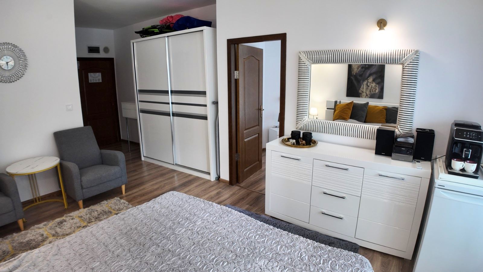 Stylový apartmán s jednou ložnicí v komplexu s bazény a vynikajícím vybavením