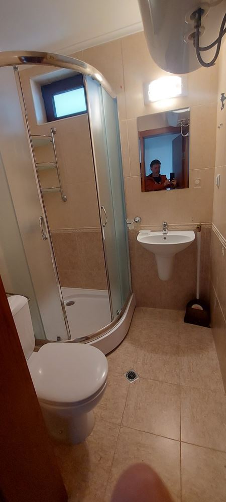 Prostorný apartmán s výhledem na moře ve Sveti Vlas – komfort, zeleň a prestižní lokalita