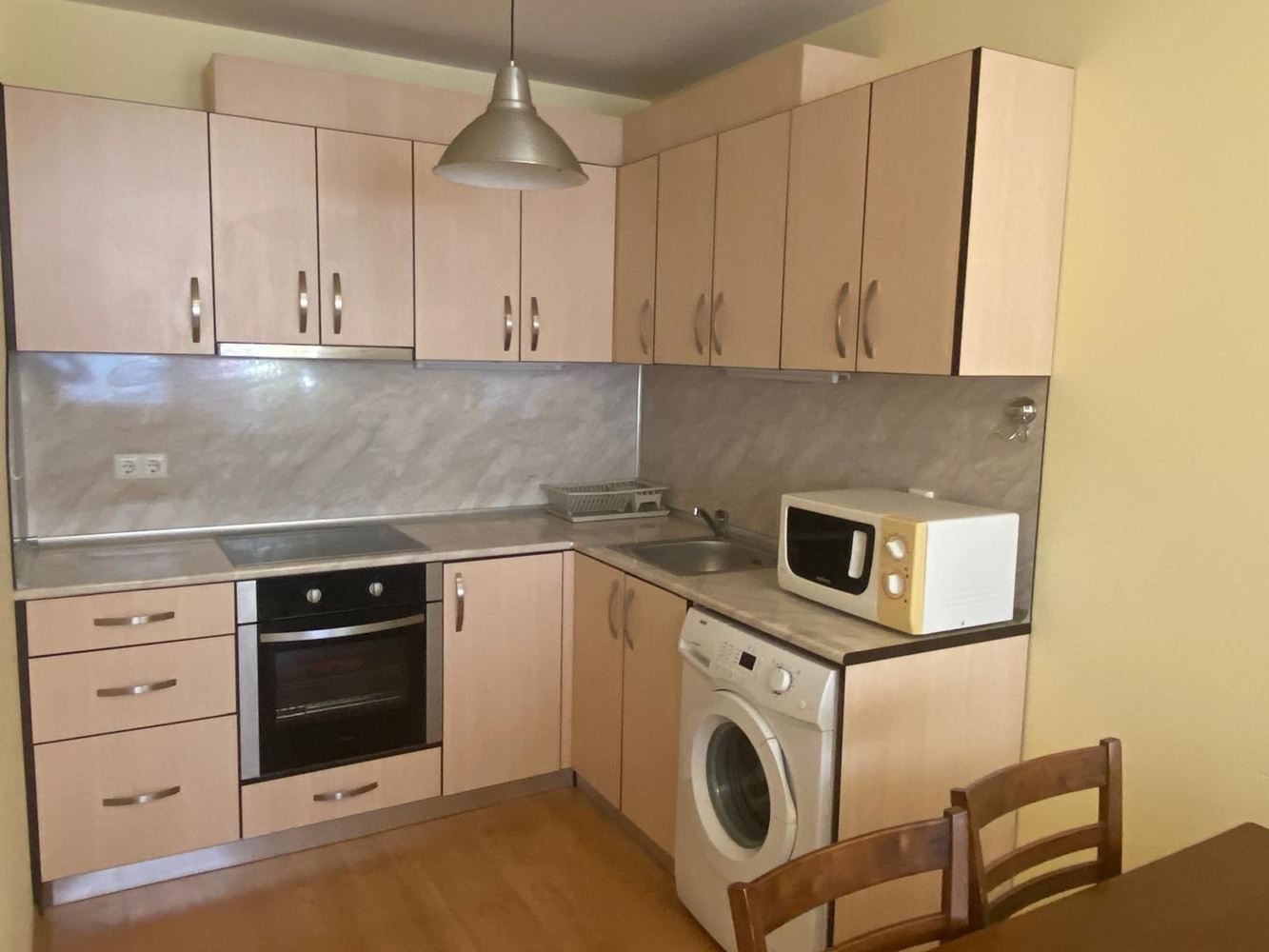 Zařízený apartmán s jednou ložnicí 50 m od moře v Pomorie