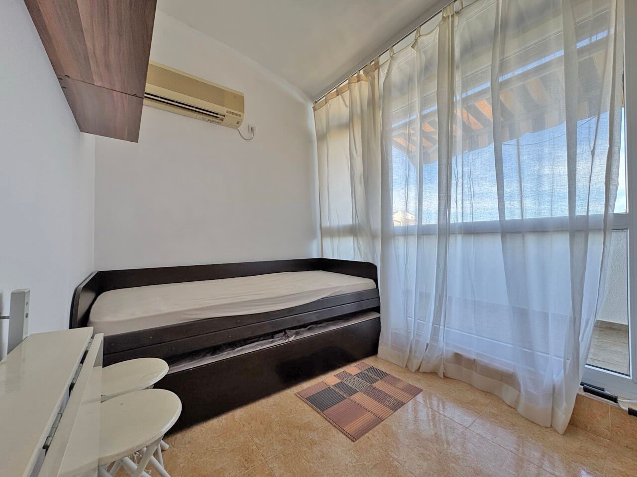 Útulný jednopokojový apartmán s výhledem na bazén na Slunečném pobřeží