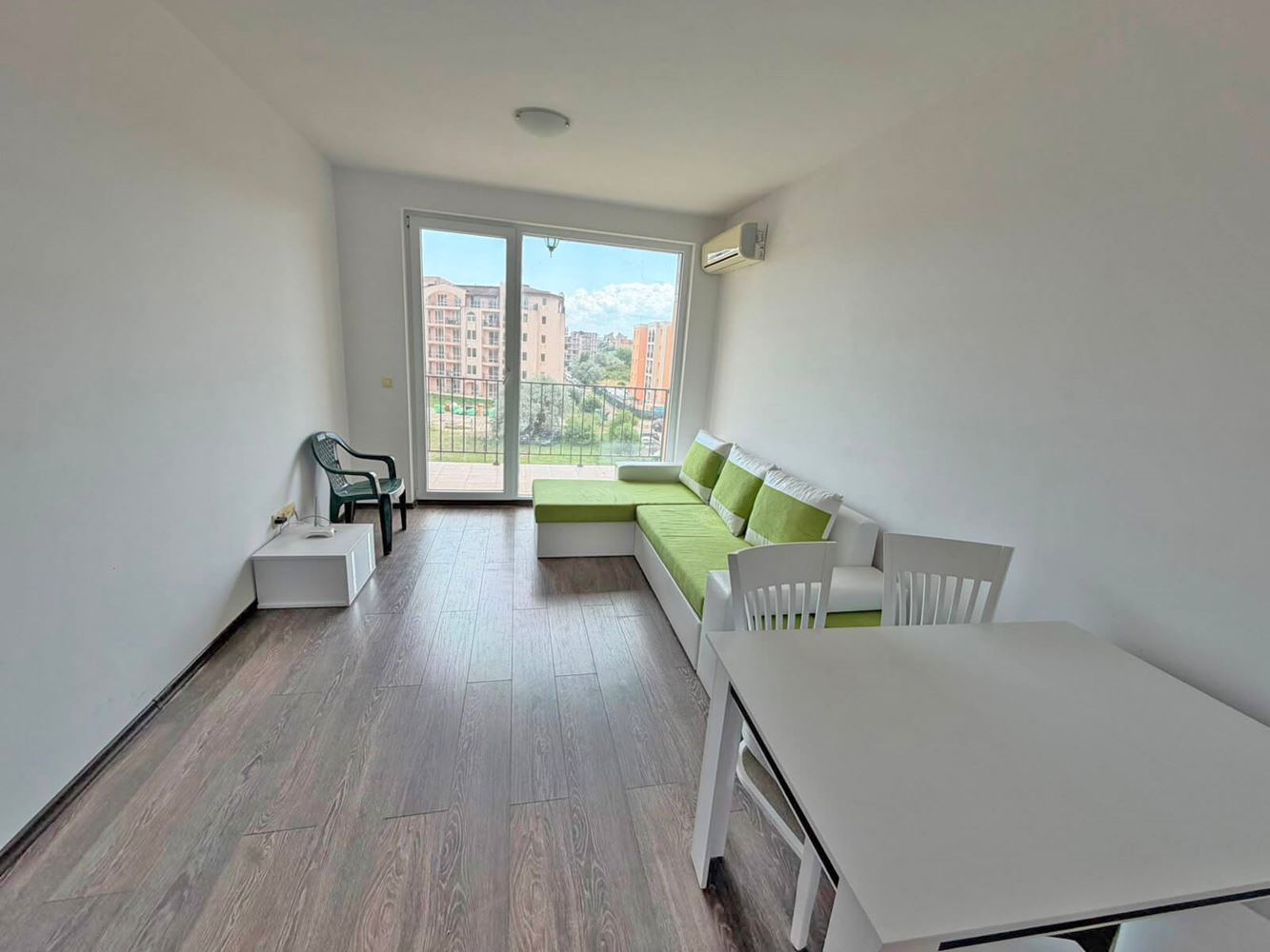 Útulný apartmán s jednou ložnicí v moderním komplexu na Slunečním pobřeží