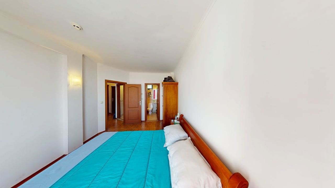 Prostorný apartmán s jednou ložnicí a výhledem na moře v oblasti Slunečného pobřeží