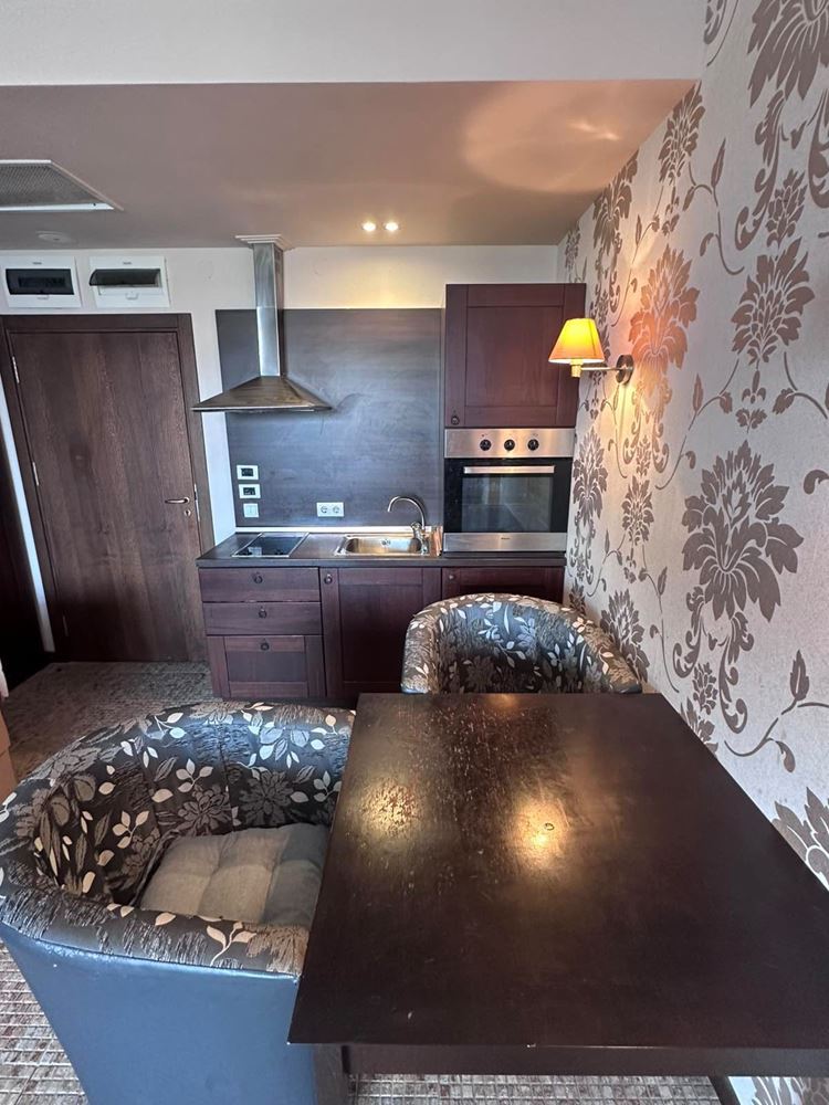 Luxusní apartmán s jednou ložnicí a panoramatickým výhledem na moře v prestižním komplexu na Slunečném pobřeží