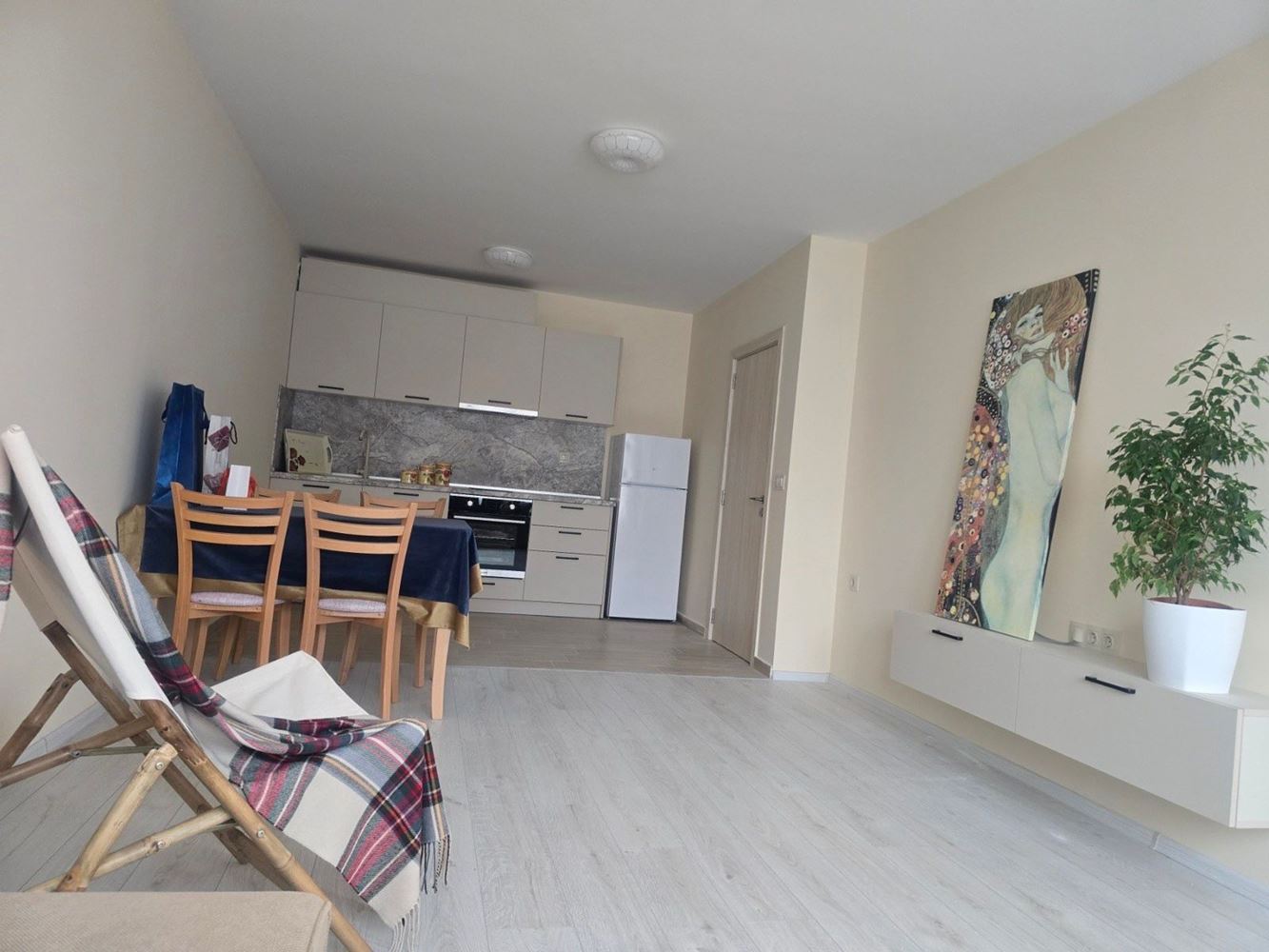 Zcela nový apartmán s jednou ložnicí v Pomorie bez poplatku za údržbu – připravený k nastěhování