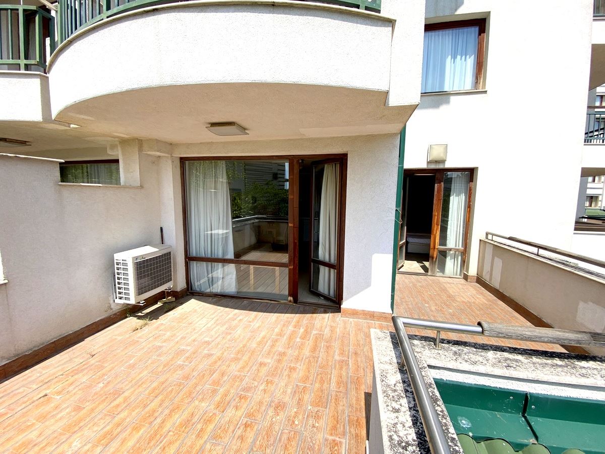 Dvoupokojový byt (s jednou ložnicí) v první linii u moře v Ravda – luxus, příroda a výhled na bazén