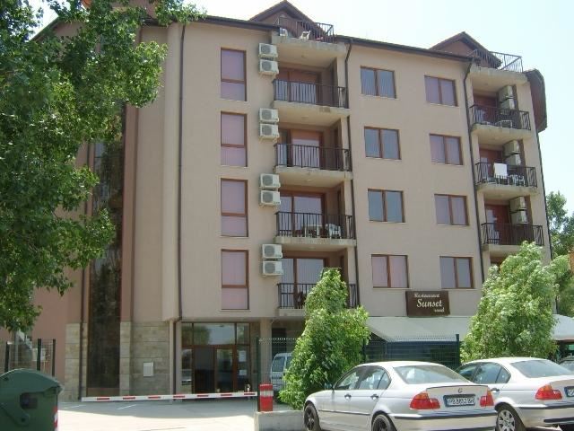 Apartmán v komplexu v Sunny Beach s bazénem, restaurací a nízkým poplatkem za údržbu