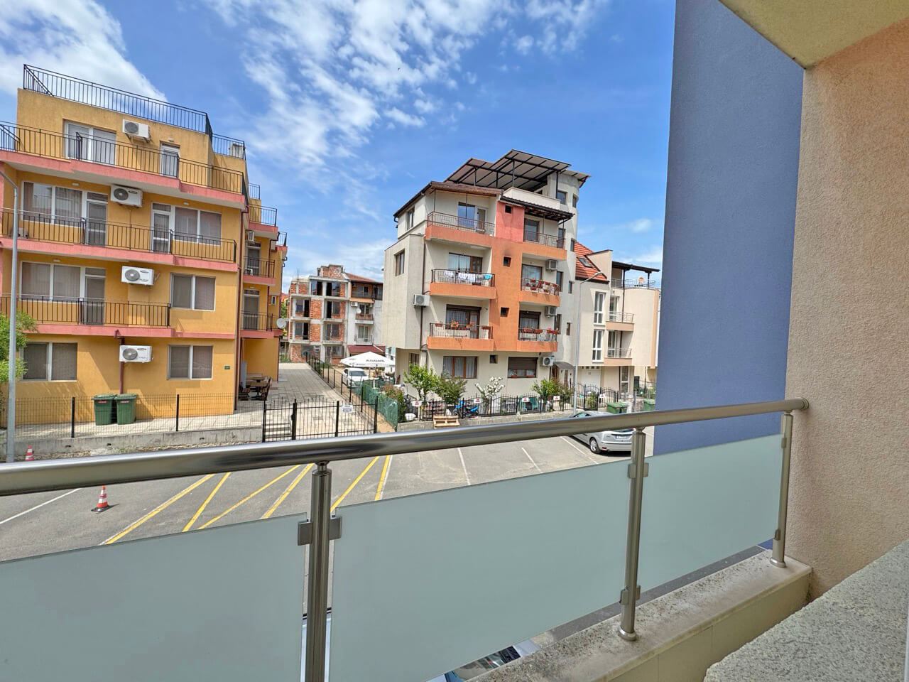 Prostorný apartmán se třemi ložnicemi pro celoroční bydlení ve čtvrti Černo More v Nesebaru