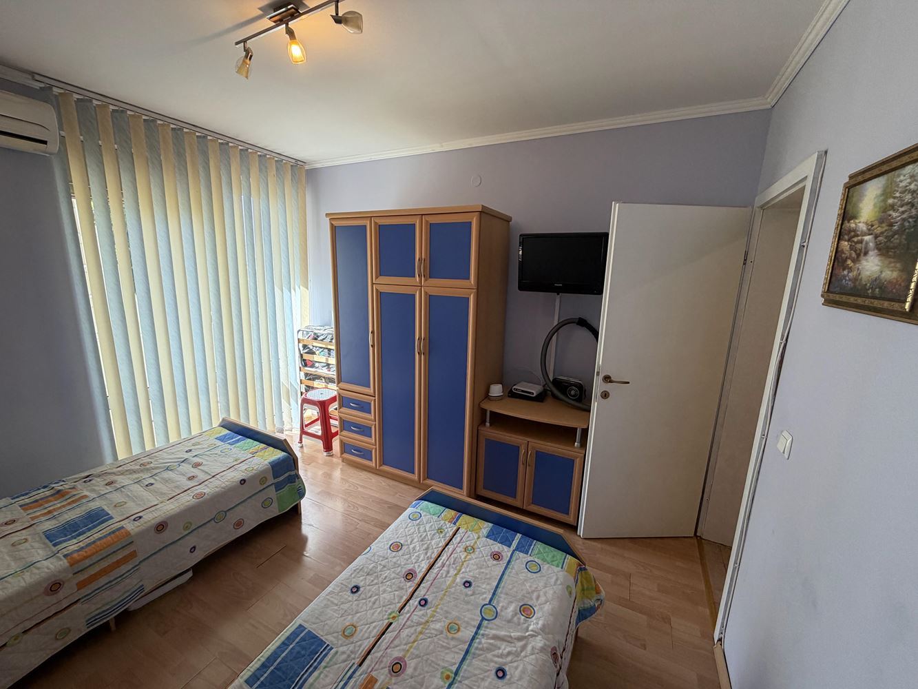 Apartmán s jednou ložnicí, prostornou terasou a výhledem na moře ve Sveti Vlas – 300 metrů od pláže