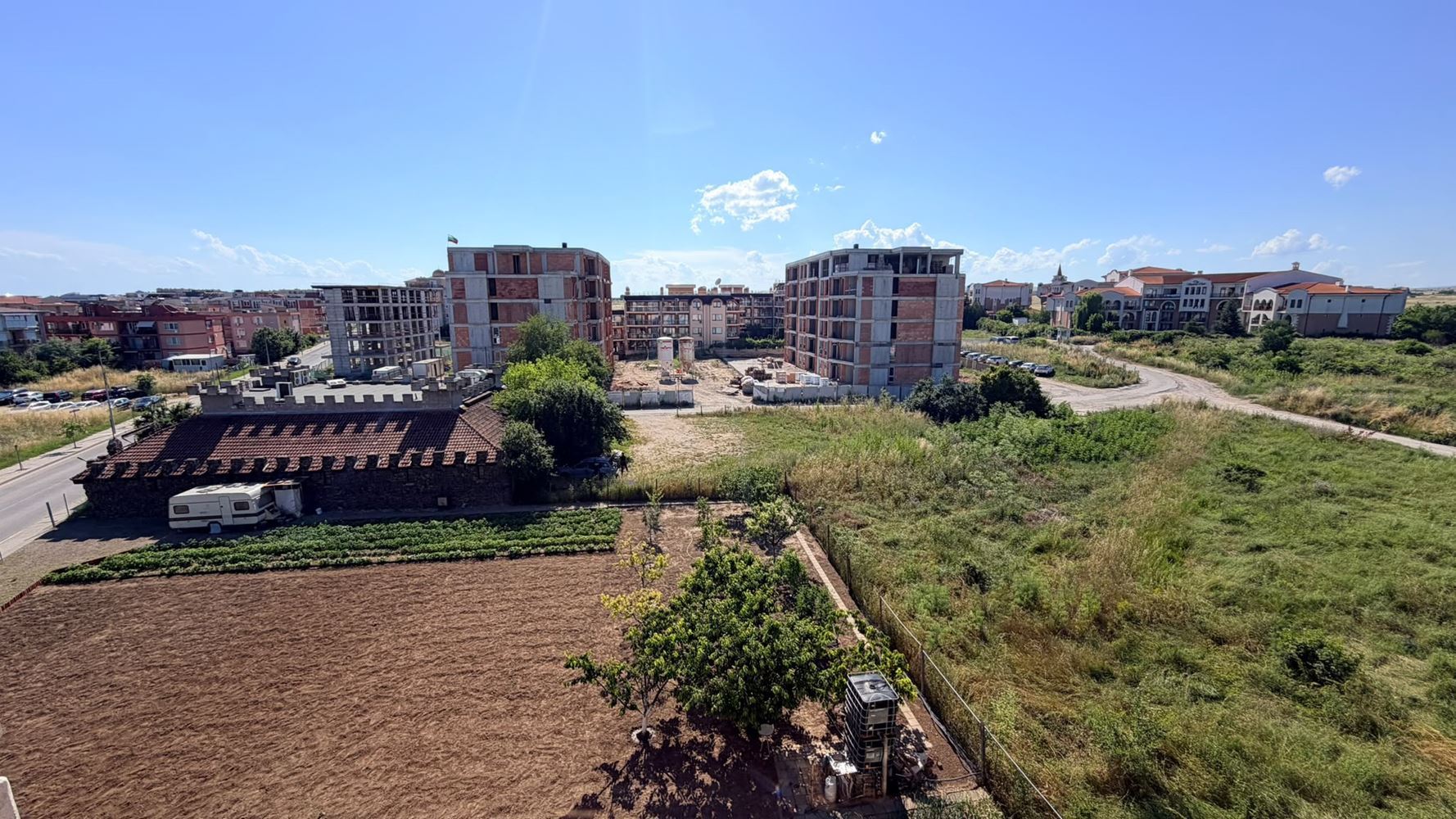 Dvouložnicový apartmán s panoramatickým výhledem, jen krok od moře v Ravdě