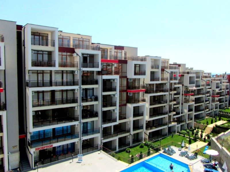 Studio s výhledem na bazén ve Sveti Vlas – vynikající možnost pro investici, bydlení nebo letní odpočinek