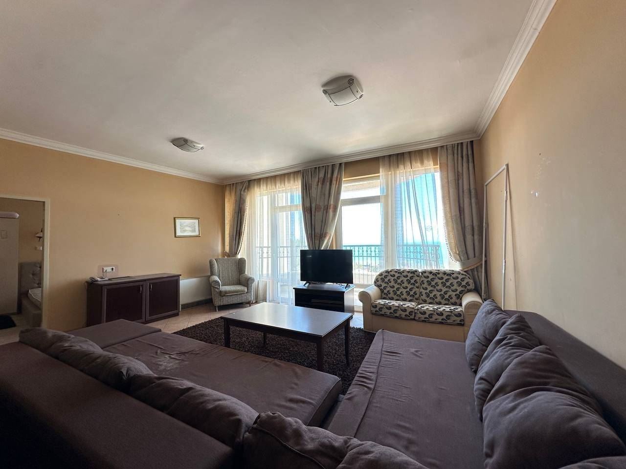 Prostorný apartmán s výhledem na moře v první linii v Pomorie – rekreační nemovitost s atmosférou luxusního resortu