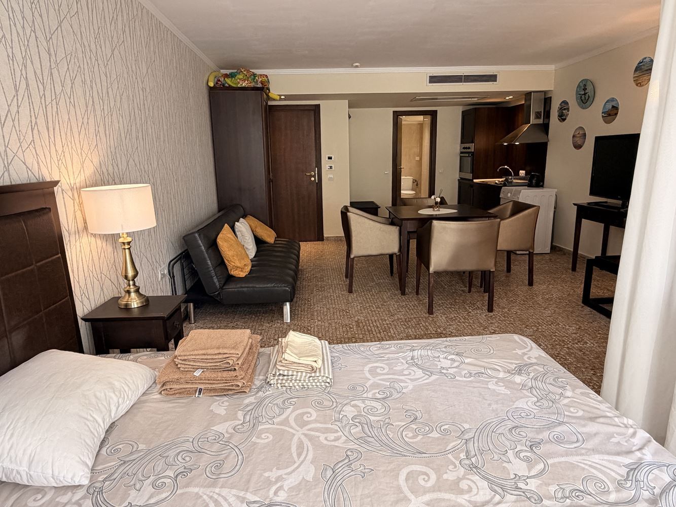 Exkluzivní studio se zahradou a přímým přístupem k bazénu – 100 m od moře ve Slunečném pobřeží