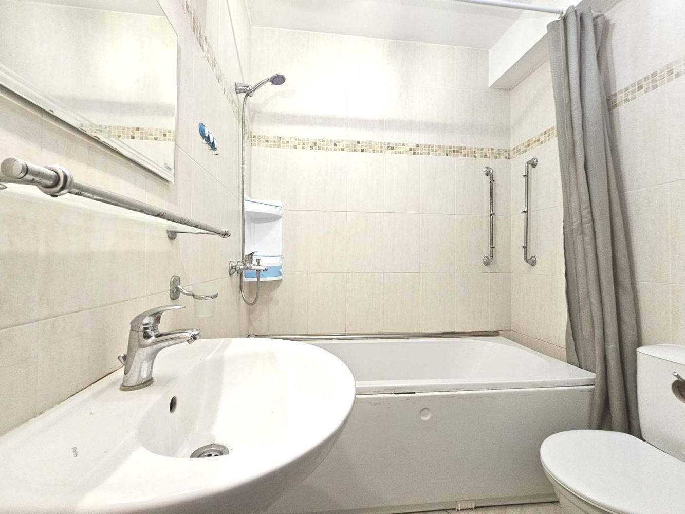 Třípokojový apartmán v přízemí s přímým přístupem k bazénu v luxusním komplexu ve Slunečném pobřeží