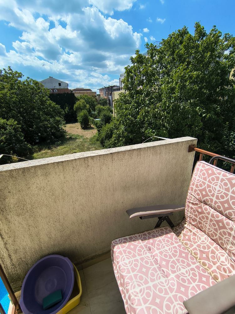 Studio v Ravdě s bazénem a parkovacími místy – komfortní nemovitost u moře za dostupnou cenu