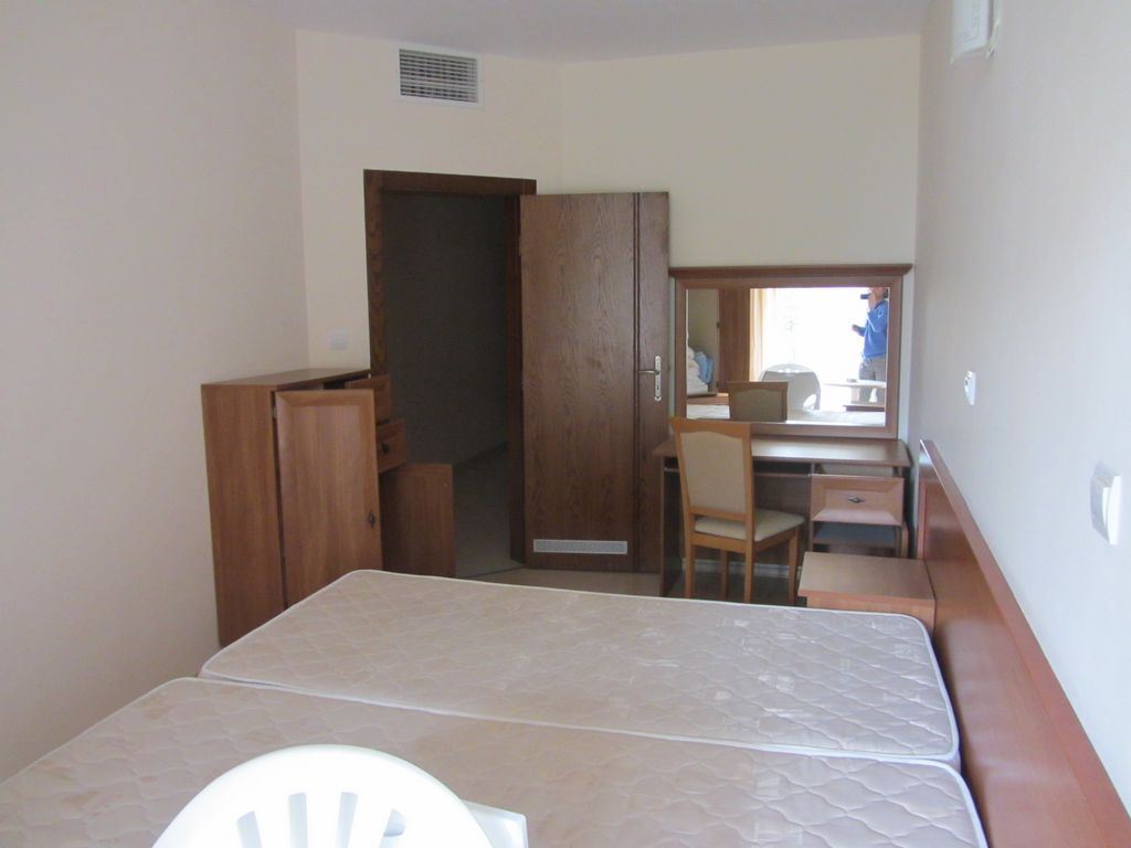 První linie k pláži Butamyata! Zařízený apartmán s jednou ložnicí a částečným výhledem na moře v Sinemorec