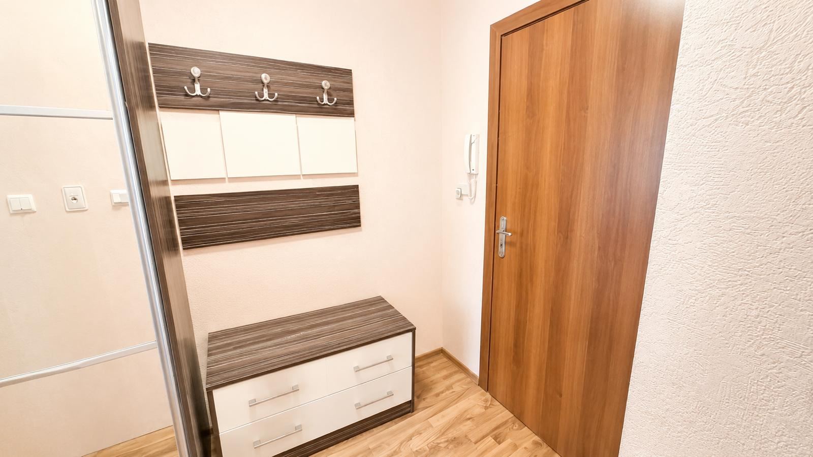 Prostorné studio ve Svatém Vlasu – kompletně zařízené, s Aktem 16 a výbornou polohou