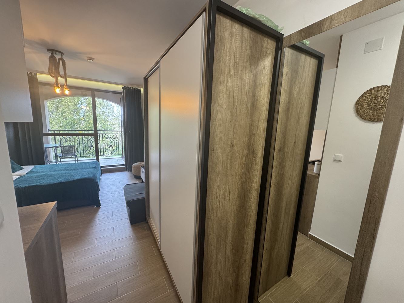 Elegantní studio v luxusním komplexu v srdci Slunečného pobřeží – pohodlí, styl a prestiž