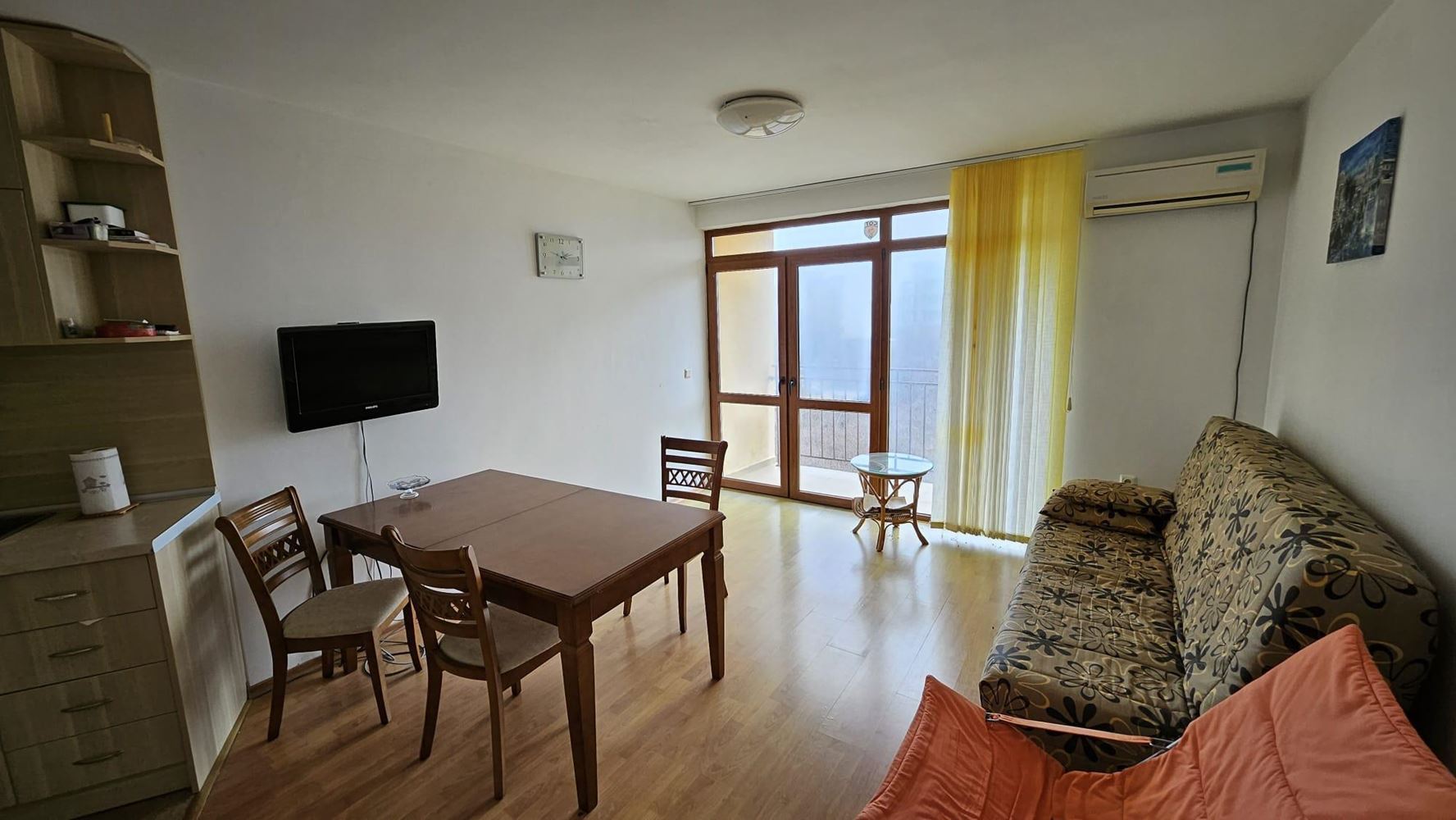 Třípokojový apartmán s výhledem na moře 50 metrů od pláže v Byale – bez poplatku za údržbu