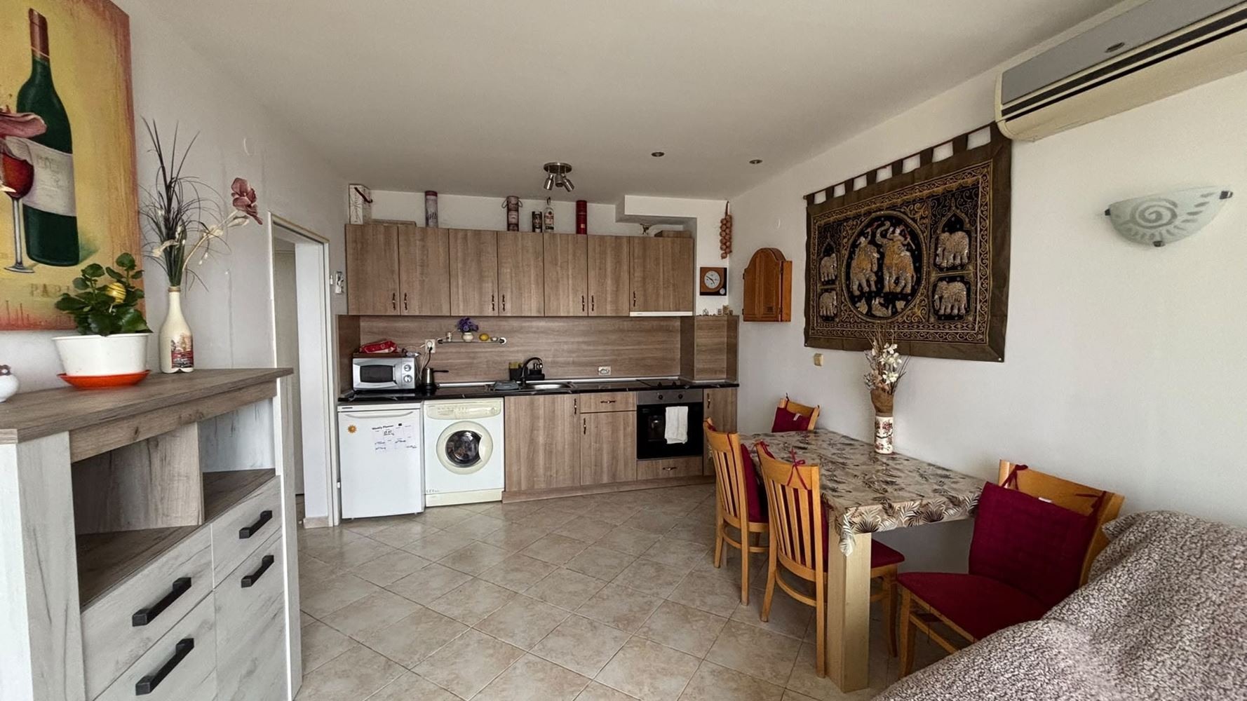 Apartmán s jednou ložnicí s výhledem na moře ve Sveti Vlas – bez poplatku za údržbu, s parkováním, připravený k nastěhování