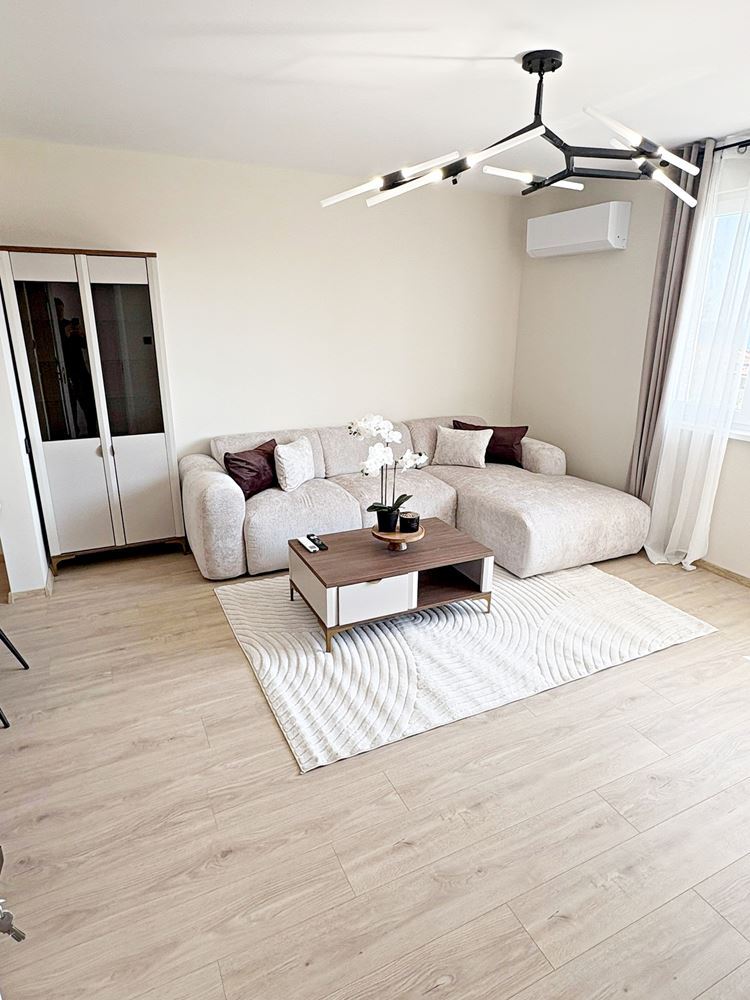 Dvě nezávislé bytové jednotky s výhledem na moře v centru Sveti Vlas – designový interiér a vlastní parkovací místo