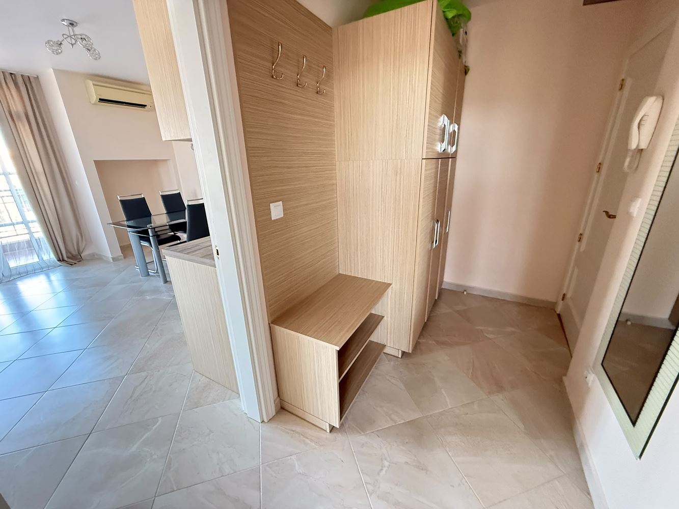 Apartmán v první linii u moře s výhledem na moře – plně zařízená nemovitost v komplexu ve středomořském stylu