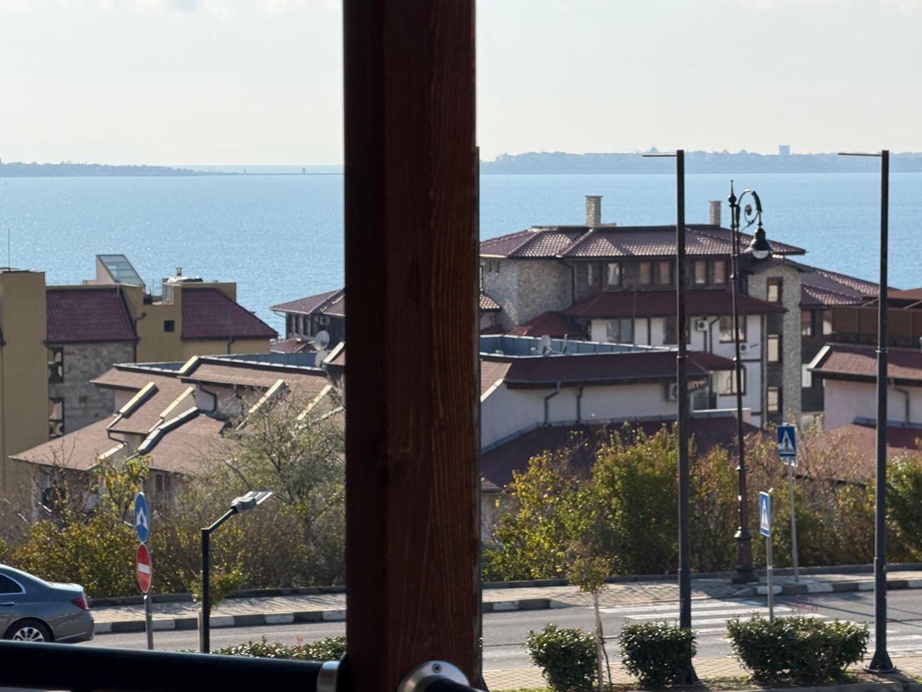 Mořské pohodlí a útulnost ve Sveti Vlas – apartmán s jednou ložnicí připravený k nastěhování nebo investici