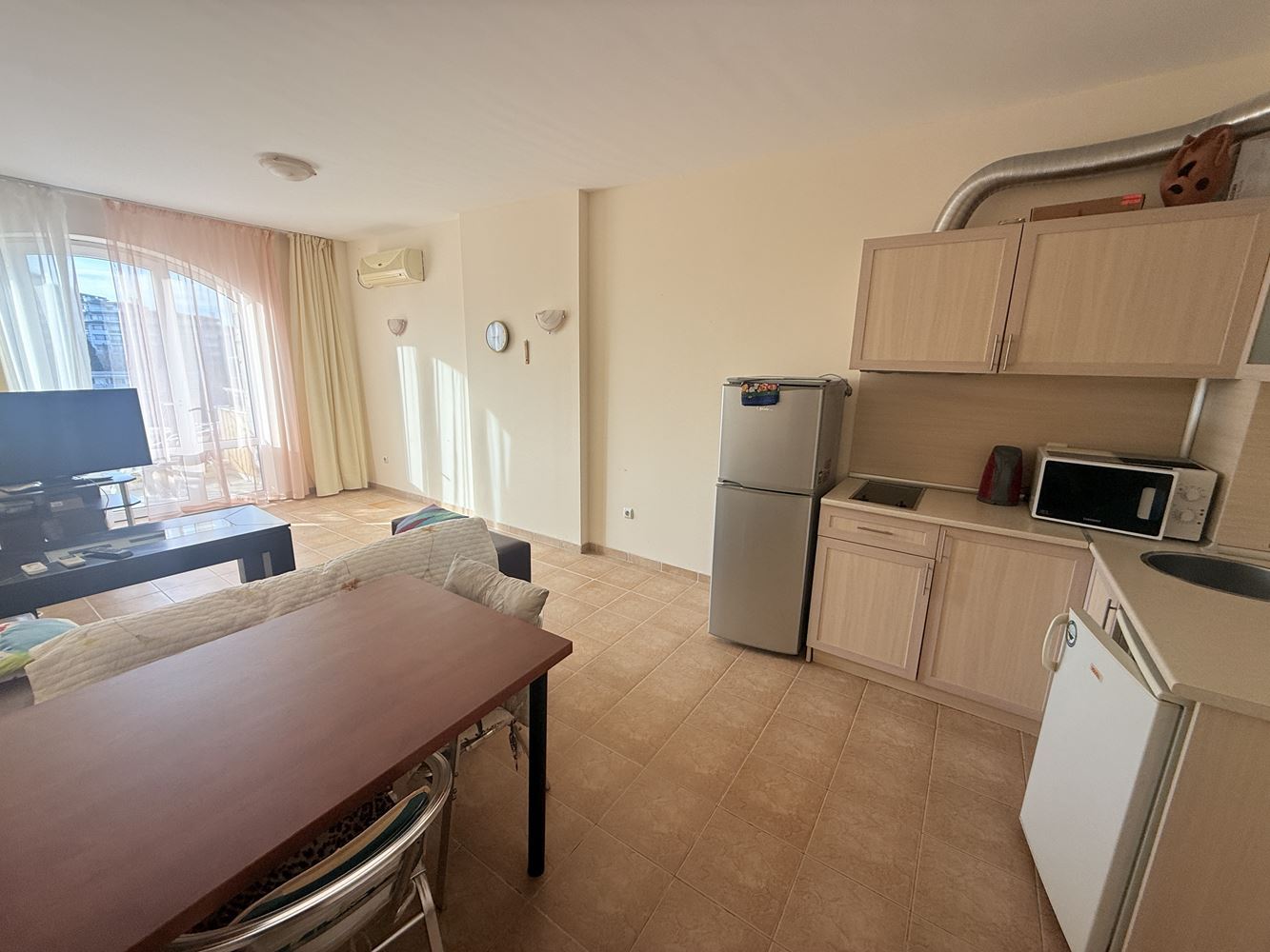 Apartmán s jednou ložnicí v první linii v Ravdě – výhled na moře, útulnost a vše potřebné pro dokonalou dovolenou
